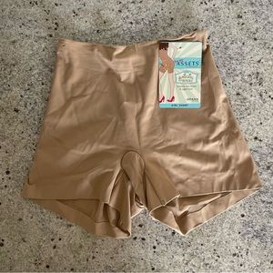 Assets by Spanx Girl Short